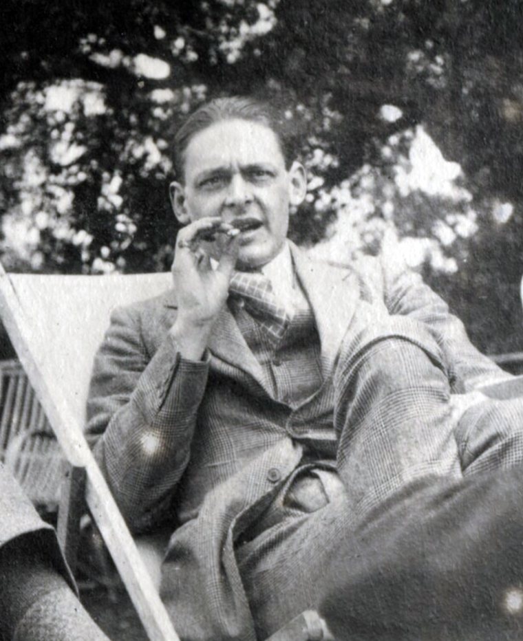 T. S. Eliot’un 1923 tarihli siyah-beyaz portresi