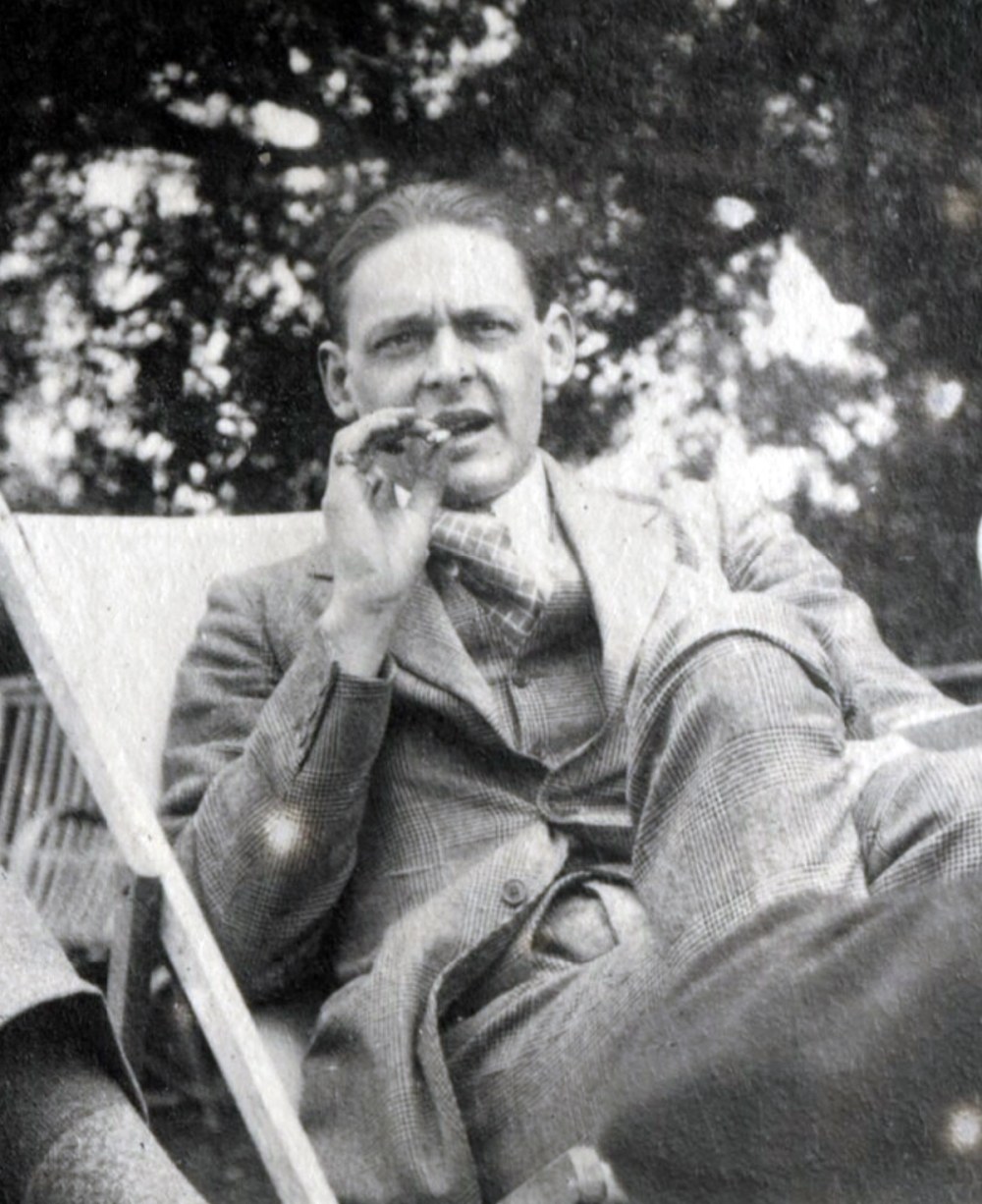 T. S. Eliot’un 1923 tarihli siyah-beyaz portresi