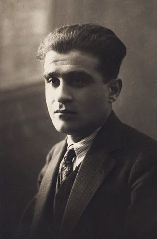 Ahmet Hamdi Tanpınar’ın siyah-beyaz portresi