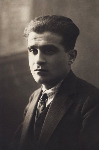 Ahmet Hamdi Tanpınar’ın siyah-beyaz portresi