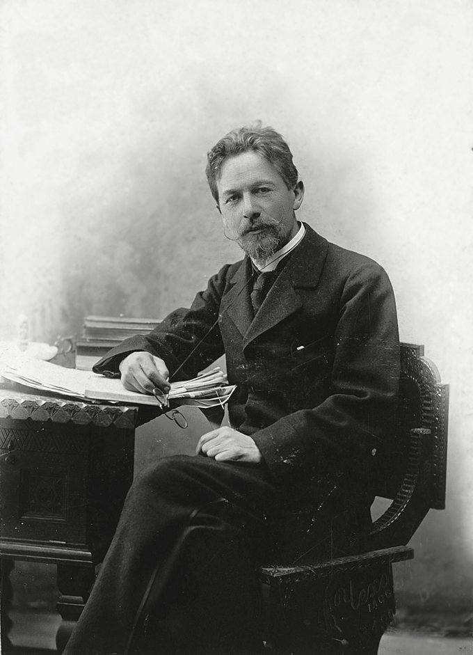Anton Çehov’un 1889 portresinden kullanılan Edebi Zihin editoryal Vişne Bahçesi görseli