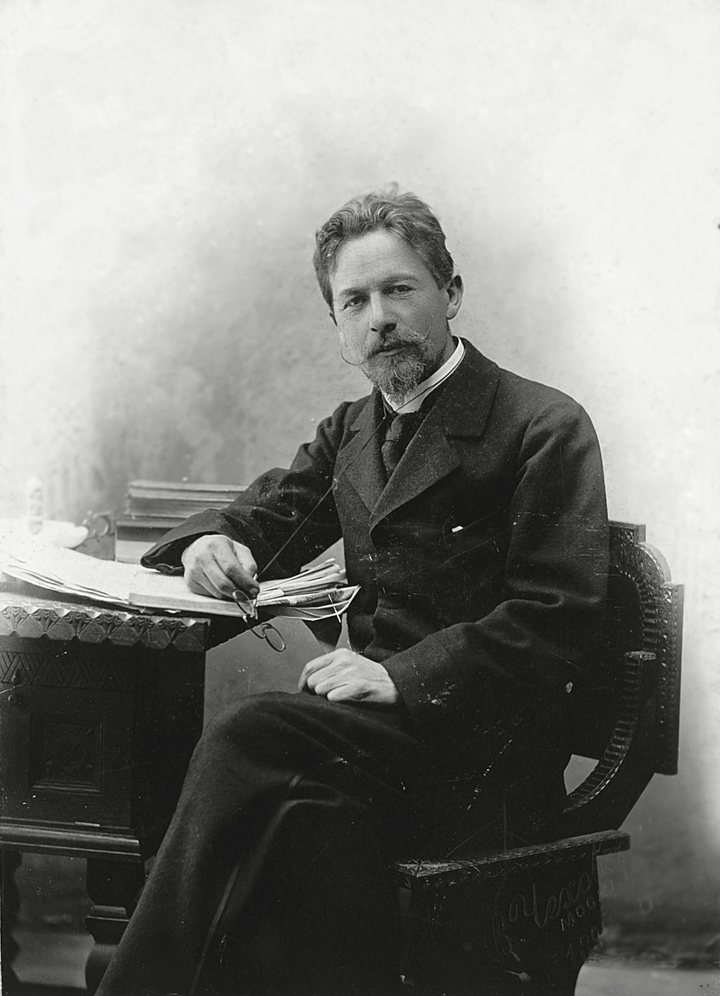 Anton Çehov’un 1889 portresinden kullanılan Edebî Zihin editoryal Vişne Bahçesi görseli