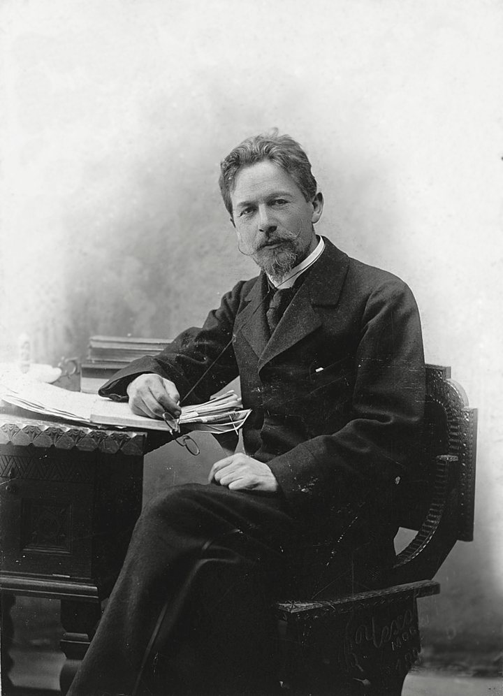Anton Çehov’un 1889 portresinden kullanılan Edebî Zihin editoryal Vişne Bahçesi görseli