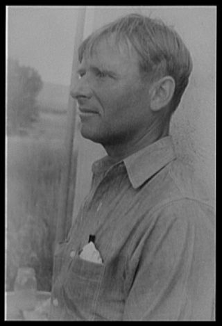 Christopher Isherwood’un Carl Van Vechten tarafından çekilmiş siyah-beyaz portresi