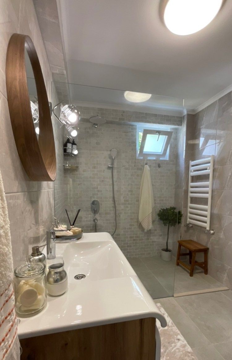 Tumbled Calacatta Sugar marble brick mosaic tile, aged white with gold and ochre thumbnail 4