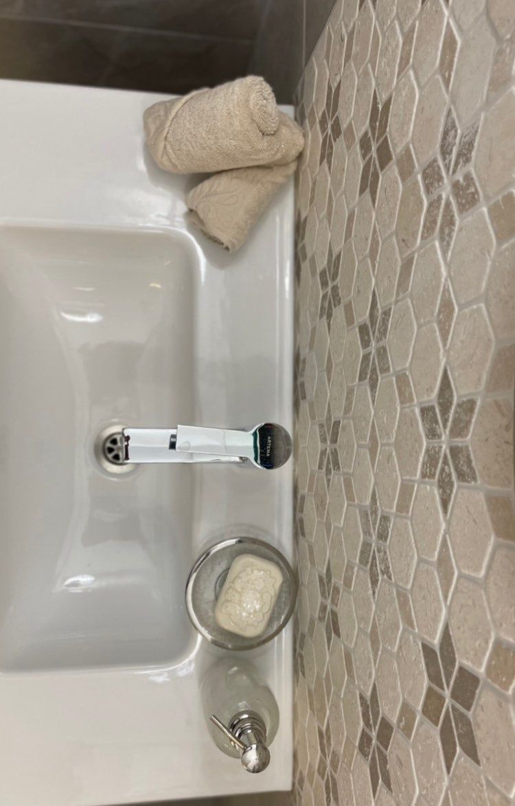 Tumbled Shellstone and mix travertine Starline mosaic tile with walnut six-point stars thumbnail 4