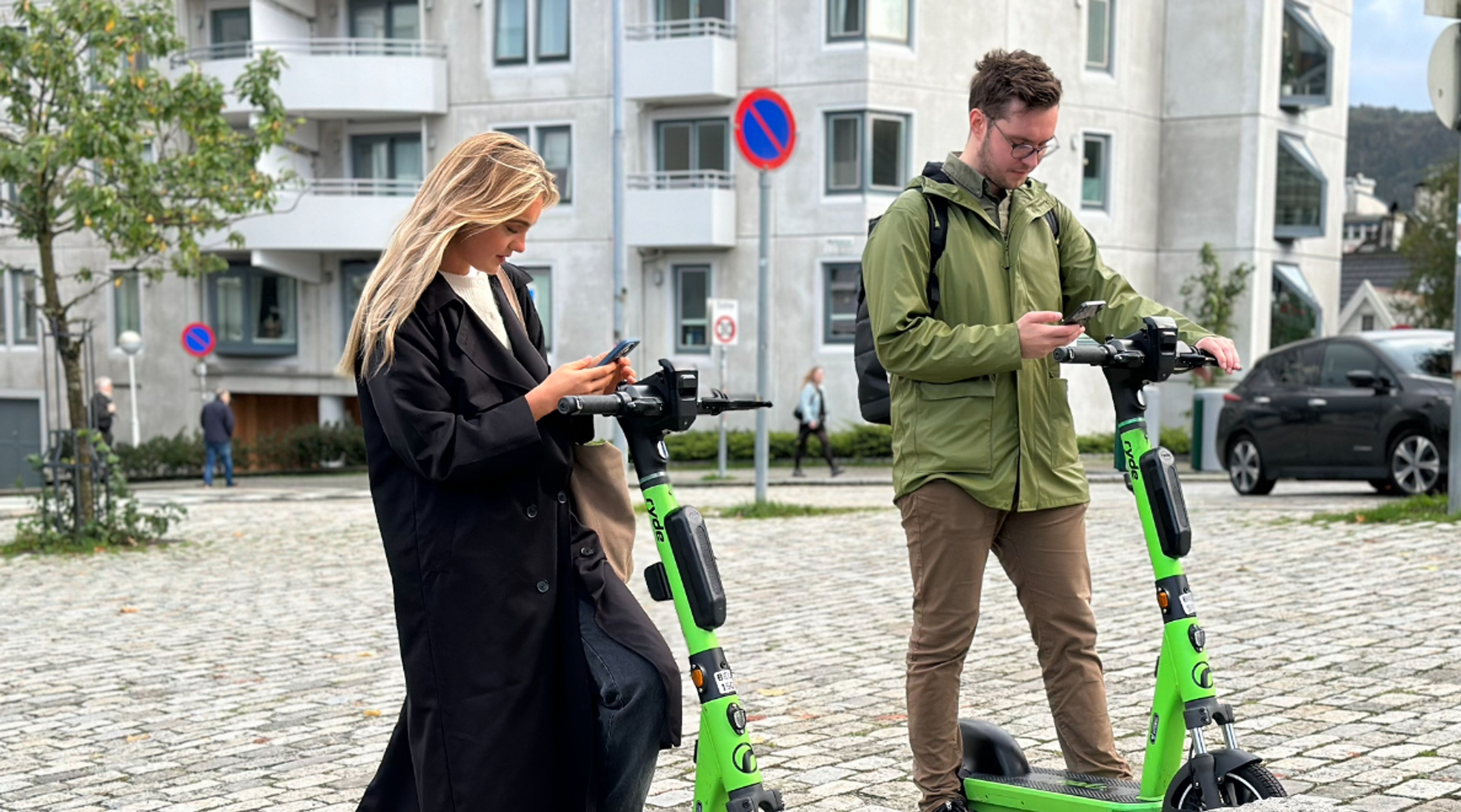 Elsparkesykkel midt på fortau i Bergen