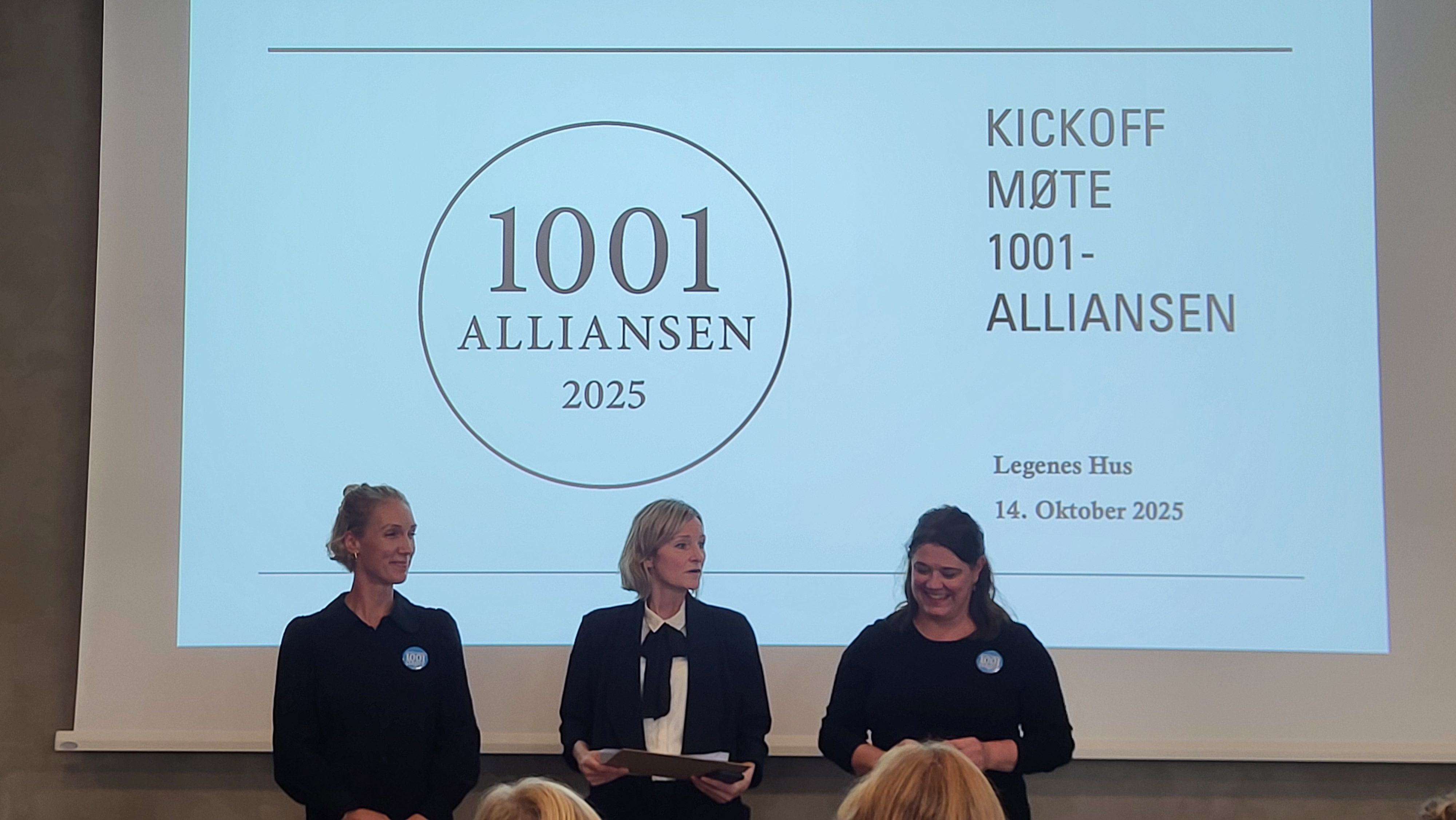 Bilde av tre personer på en scene foran en powerpointpresentasjon​​​​‌﻿‍﻿​‍​‍‌‍﻿﻿‌﻿​‍‌‍‍‌‌‍‌﻿‌‍‍‌‌‍﻿‍​‍​‍​﻿‍‍​‍​‍‌﻿​﻿‌‍​‌‌‍﻿‍‌‍‍‌‌﻿‌​‌﻿‍‌​‍﻿‍‌‍‍‌‌‍﻿﻿​‍​‍​‍﻿​​‍​‍‌‍‍​‌﻿​‍‌‍‌‌‌‍‌‍​‍​‍​﻿‍‍​‍​‍​‍﻿﻿‌﻿​﻿‌﻿‌​‌﻿‌‌‌‍‌​‌‍‍‌‌‍﻿﻿​‍﻿﻿‌‍‍‌‌‍﻿‍‌﻿‌​‌‍‌‌‌‍﻿‍‌﻿‌​​‍﻿﻿‌‍‌‌‌‍‌​‌‍‍‌‌﻿‌​​‍﻿﻿‌‍﻿‌‌‍﻿﻿‌‍‌​‌‍‌‌​﻿﻿‌‌﻿​​‌﻿​‍‌‍‌‌‌﻿​﻿‌‍‌‌‌‍﻿‍‌﻿‌​‌‍​‌‌﻿‌​‌‍‍‌‌‍﻿﻿‌‍﻿‍​﻿‍﻿‌‍‍‌‌‍‌​​﻿﻿‌‌‍‍‌‌‍﻿‌‌‍​‌‌‍‌﻿‌‍‌‌​‍﻿‌​﻿​﻿​﻿‍‌‌‍‌​‌‍​﻿‌‍​﻿​﻿​﻿​﻿​​​﻿‍​‌‍‌​​﻿​﻿​﻿​​​﻿‌﻿‌‍‌‍​﻿‌‍​﻿​‍‌‍‌​‌‍‌‌​﻿​﻿‌‍​‍​﻿​‍‌‍​﻿​﻿‍​​﻿​​​﻿​‍‌‍​‍​﻿‍​‌‍​﻿‌‍​‍​﻿‌​‌‍​‍​﻿‍‌​﻿​​​﻿‌‍‌‍‌​‌‍‌​​﻿​﻿‌‍‌​‌‍​﻿‌‍‌‍​﻿​﻿​‍﻿‌​﻿‌​​﻿​​​﻿​​​﻿​​‌﻿‍​​﻿​‍​﻿​‍​﻿‌‌​﻿​‍​‍﻿‌‌‍‍‍‌﻿​​‌‍‌﻿​﻿‍﻿‌﻿‌​‌﻿‍‌‌﻿​​‌‍‌‌​﻿﻿‌‌﻿​﻿‌‍​‌‌‍﻿‍‌‍‍‌‌﻿‌​‌﻿‍‌​‍﻿‍‌‍‍‌‌‍﻿‌‌‍​‌‌‍‌﻿‌‍‌‌‌​​‌‌﻿​﻿‌﻿​﻿‌‍‌‌‌﻿‌​​﻿‍﻿‌﻿​​‌‍​‌‌﻿‌​‌‍‍​​﻿﻿‌‌‍​‌‌‍﻿​‌﻿‌​‌‌‌​‌‍‌‌‌﻿‍​‌﻿‌​​﻿﻿﻿‌‍​‍‌‍​‌‌﻿​﻿‌‍‌‌‌‌‌‌‌﻿​‍‌‍﻿​​﻿﻿‌​‍‌‌​﻿​‍‌​‌‍‌﻿​﻿‌﻿‌​‌﻿‌‌‌‍‌​‌‍‍‌‌‍﻿﻿​‍‌‍‌‍‍‌‌‍‌​​﻿﻿‌‌‍‍‌‌‍﻿‌‌‍​‌‌‍‌﻿‌‍‌‌​‍﻿‌​﻿​﻿​﻿‍‌‌‍‌​‌‍​﻿‌‍​﻿​﻿​﻿​﻿​​​﻿‍​‌‍‌​​﻿​﻿​﻿​​​﻿‌﻿‌‍‌‍​﻿‌‍​﻿​‍‌‍‌​‌‍‌‌​﻿​﻿‌‍​‍​﻿​‍‌‍​﻿​﻿‍​​﻿​​​﻿​‍‌‍​‍​﻿‍​‌‍​﻿‌‍​‍​﻿‌​‌‍​‍​﻿‍‌​﻿​​​﻿‌‍‌‍‌​‌‍‌​​﻿​﻿‌‍‌​‌‍​﻿‌‍‌‍​﻿​﻿​‍﻿‌​﻿‌​​﻿​​​﻿​​​﻿​​‌﻿‍​​﻿​‍​﻿​‍​﻿‌‌​﻿​‍​‍﻿‌‌‍‍‍‌﻿​​‌‍‌﻿​‍‌‍‌﻿‌​‌﻿‍‌‌﻿​​‌‍‌‌​﻿﻿‌‌﻿​﻿‌‍​‌‌‍﻿‍‌‍‍‌‌﻿‌​‌﻿‍‌​‍﻿‍‌‍‍‌‌‍﻿‌‌‍​‌‌‍‌﻿‌‍‌‌‌​​‌‌﻿​﻿‌﻿​﻿‌‍‌‌‌﻿‌​​‍‌‍‌﻿​​‌‍​‌‌﻿‌​‌‍‍​​﻿﻿‌‌‍​‌‌‍﻿​‌﻿‌​‌‌‌​‌‍‌‌‌﻿‍​‌﻿‌​​‍‌‍‌﻿​​‌‍‌‌‌﻿​‍‌﻿​﻿‌﻿​​‌‍‌‌‌‍​﻿‌﻿‌​‌‍‍‌‌﻿‌‍‌‍‌‌​﻿﻿‌‌﻿​​‌﻿‌‌‌‍​‍‌‍﻿​‌‍‍‌‌﻿​﻿‌‍‍​‌‍‌‌‌‍‌​​‍​‍‌﻿﻿‌