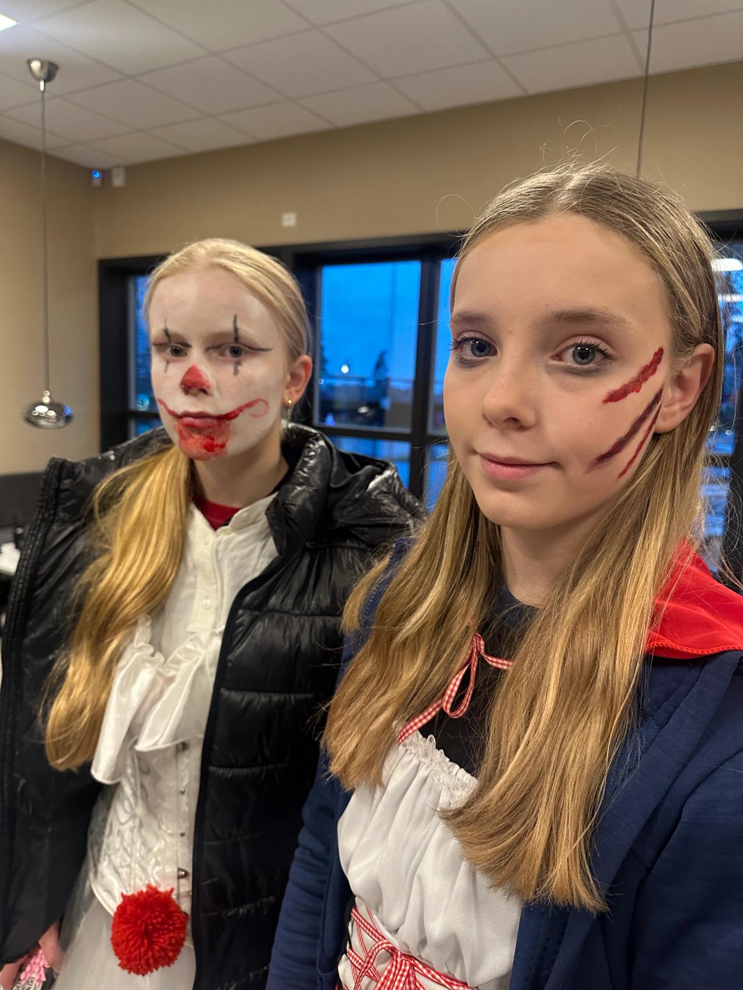 Eira og Emma halloween 25 sminket .jpeg