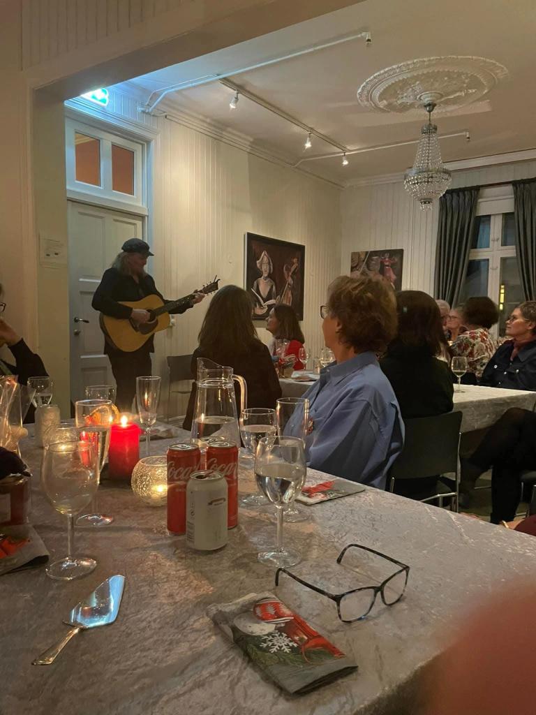 Juleavslutning med tubadur.jpg