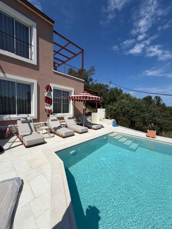 Aelia Paxos Villa