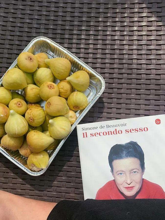 Libro "Il secondo sesso" di Simone de Beauvoir