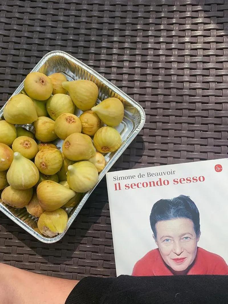 Libro "Il secondo sesso" di Simone de Beauvoir
