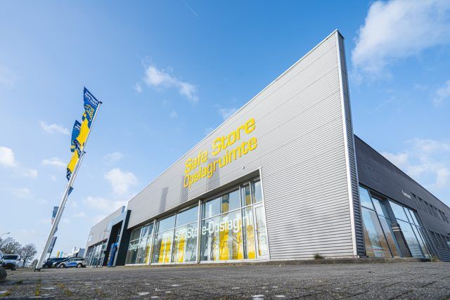 De vestiging in Vlissingen met de oorspronkelijke Safe Store-gevelsignalisatie