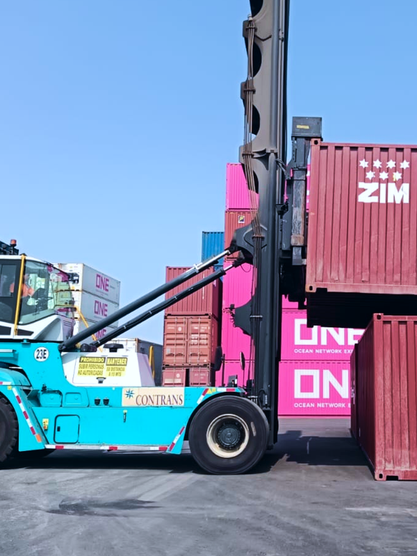 Carretilla para cargar y descargar contenedores en puerto (Toploader)