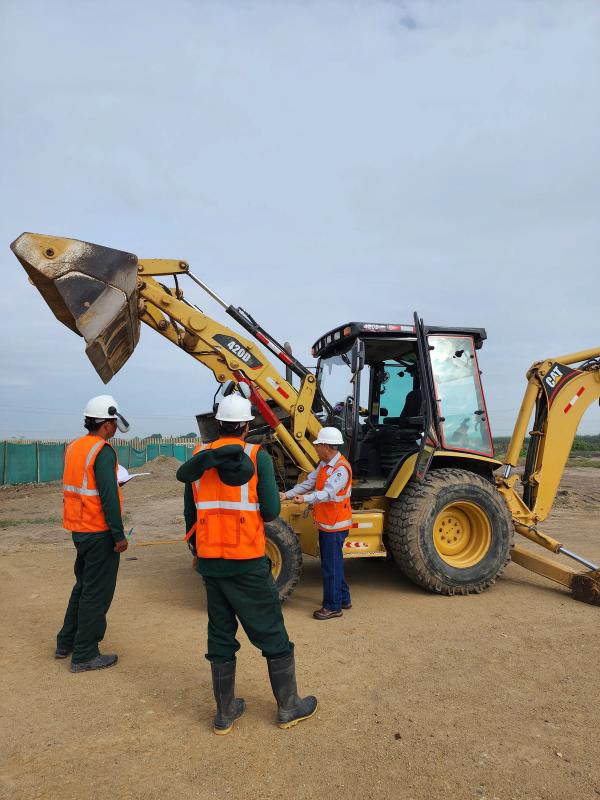 Partes de una retroexcavadora capacitación de campo