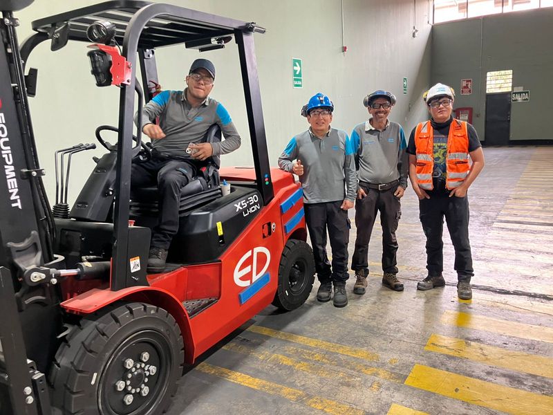 Entrenamiento práctico de manejo de montacargas