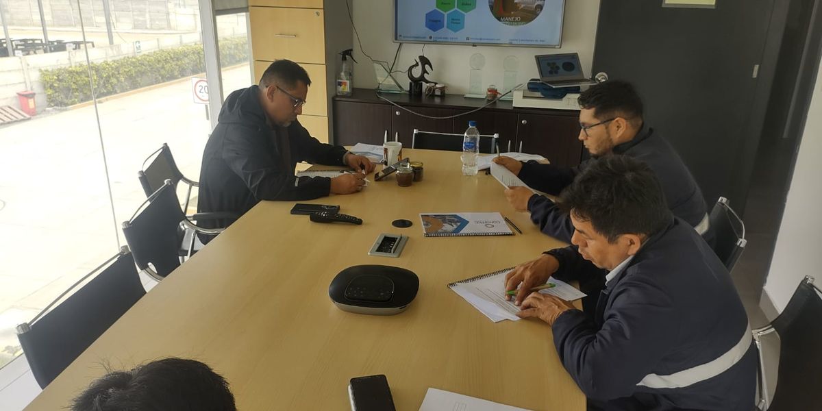 Manejo defensivo en Perú: MTC, sectores obligados y cómo certificarse