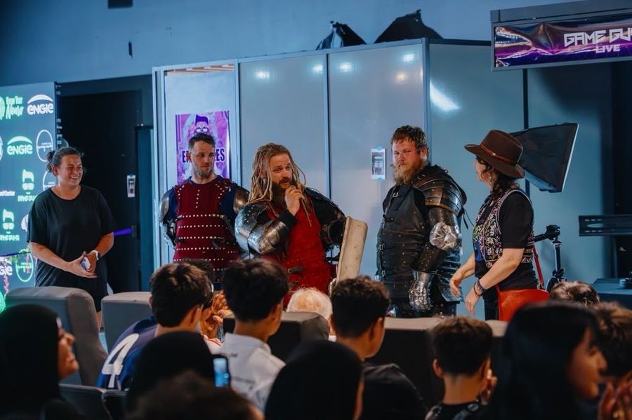 The armored fighters talk with the audience
