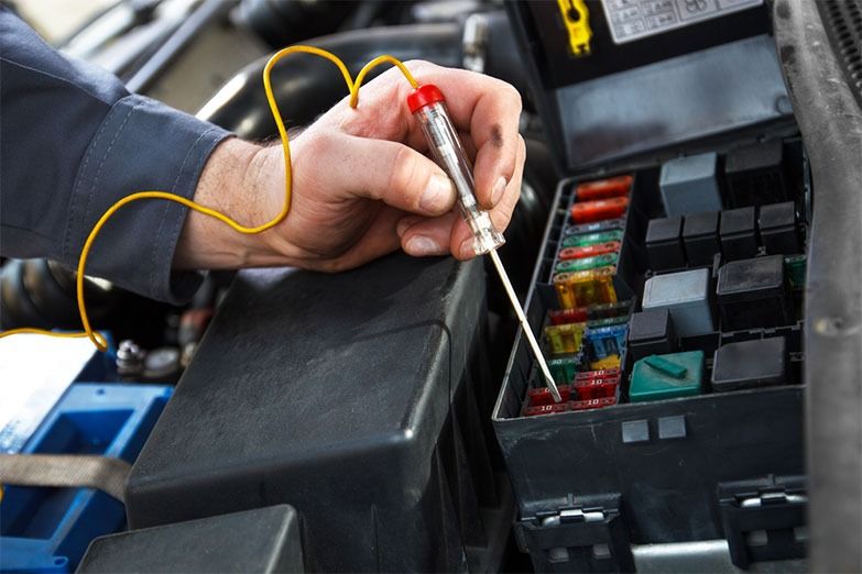 Top 7 Signs Your Truck’s Electrical System Needs Attention