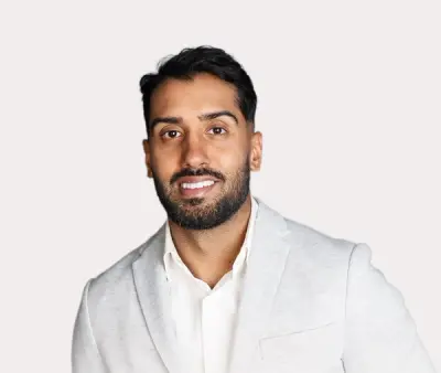 – Det jeg brenner mest for, er å tette gapet mellom data og beslutning. Vi har aldri hatt tilgang til mer data enn nå, men likevel ser vi ofte at folk ikke stoler på tallene sine eller er usikre på om tallene på skjermen stemmer, sier Ahmad. (Foto: Analysehuset)