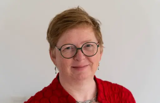 Christina J. Colclough driver The Why Not Lab og er digitalisering og en konsulent blant annet innen etisk bruk av kunstig intelligens. Hun er gjest i podkasten Kunstig intelligens på arbeidsplassen. 