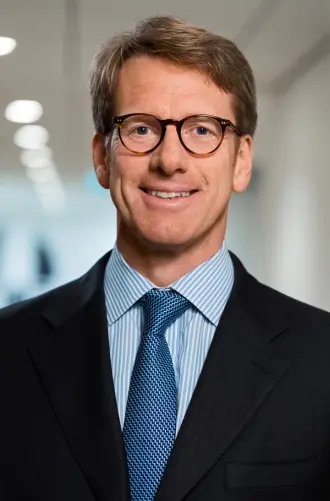 Birger Steen har bakgrunn fra toppjobber rundt hele verden – men har fortsatt en fot solid plantet i norsk næringsliv. 