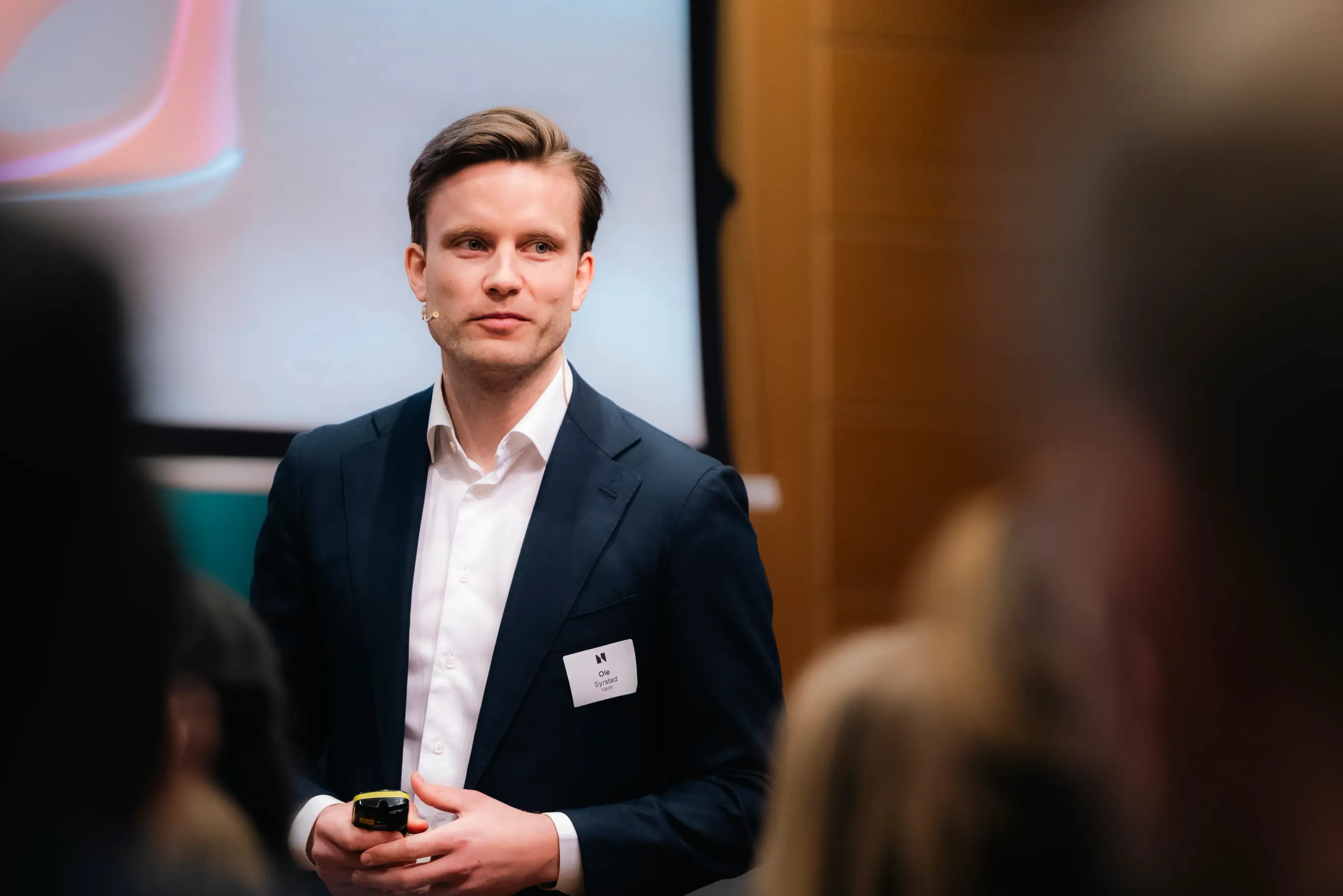 Ole Syrstad, porteføljeforvalter i NBIM, fortalte om hvordan tradere i Oljefondet kan ta raskere og bedre beslutninger med kunstig intelligens. (Foto: Halvor Njerve/Norges Bank Investment Management). 