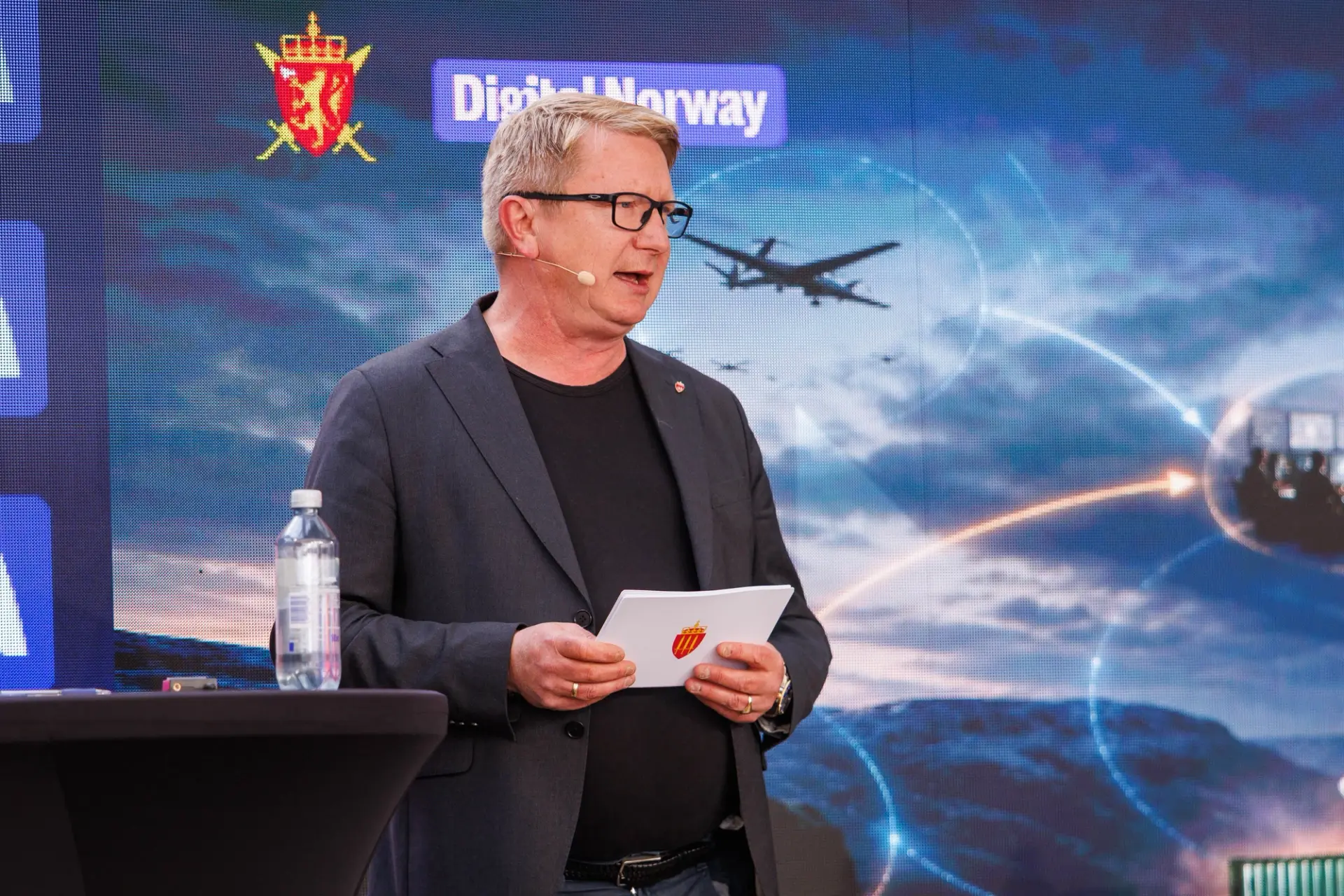 – Poenget er ikke å si nei til amerikansk teknologi, kunstig intelligens eller kommersielle plattformer, men å kunne si ja uten å gi fra seg nøklene. Slik oppsummerer Bjørn Tore Markussen, direktør for teknologi og IKT i Forsvaret, ambisjonen med Forsvarets datasentriske arkitektur. (Foto: Øyvind Ganesh)