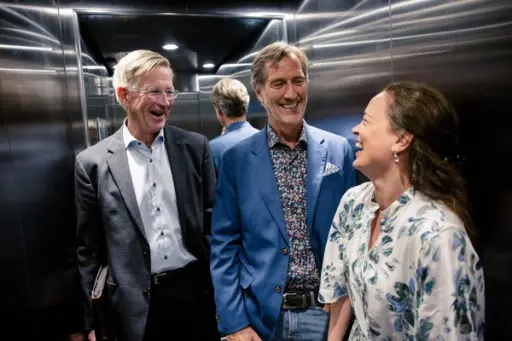 – De Digital Norway har fått til, er ikke på tross av at de er en liten organisasjon, men nettopp på grunn av det. Deres uavhengighet og praktiske tilnærming gjør at de kan skjære gjennom kompleksitet, sette fart på prosesser og fungere som en katalysator for digitalisering – helt uten å være bundet av kommersielle interesser, sier påtroppende styreleder, Birger Magnus (til venstre). (Foto: Johnny Nordskog).