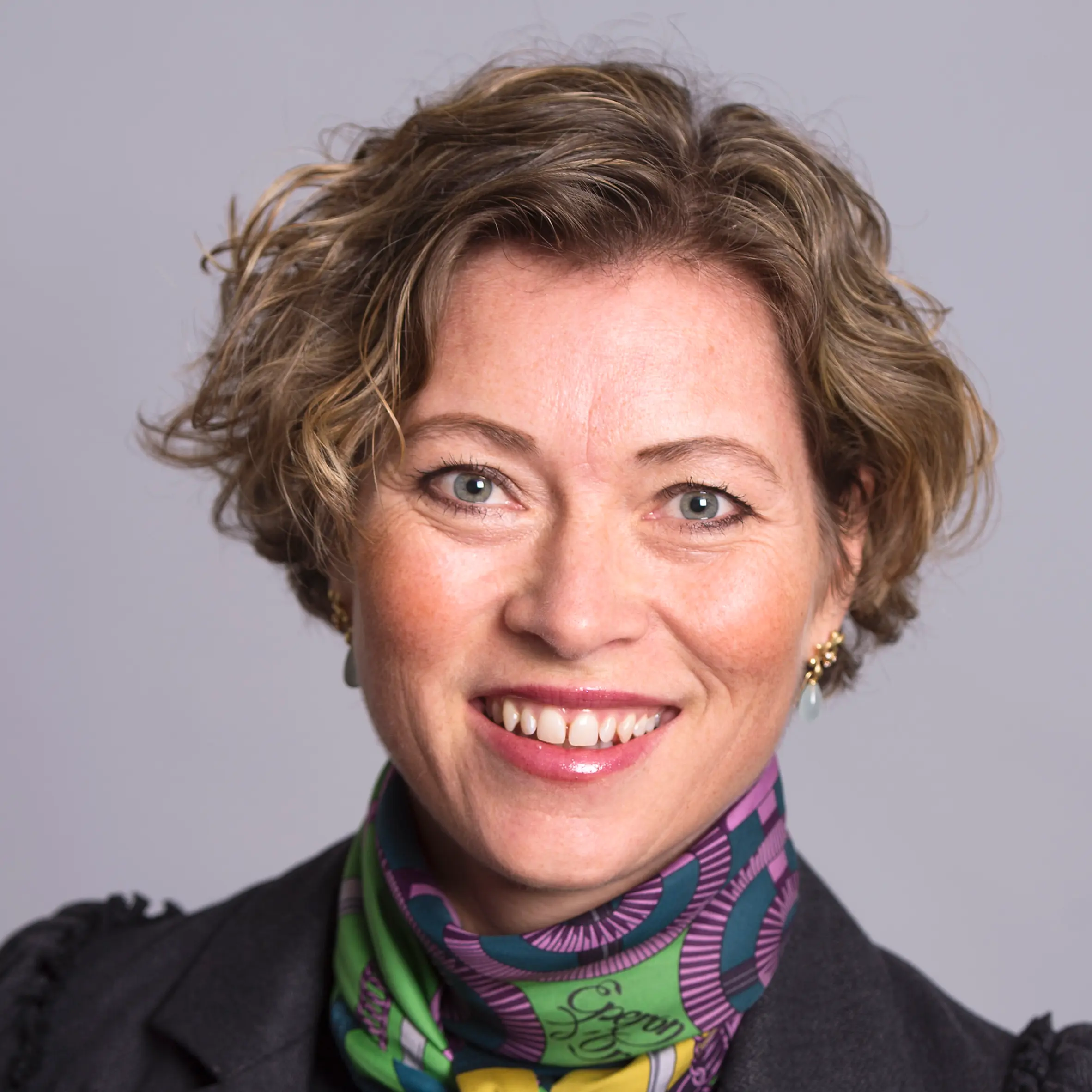 – Verktøyet bygger på flere års forskning på team og hva som skjer når mennesker skal finne formen sammen, forteller Therese Egeland, professor i organisasjonspsykologi ved NHH. (Foto: NHH)