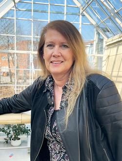 – En modell som er trent på dine data for ditt problem, vil ofte gi bedre resultater, understreker Line Eikvil, forskningssjef ved Norsk Regnesentral. (Foto: Norsk Regnesentral)