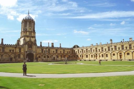 Via ClassCentral kan du for eksempel være med på Oxford-forelesninger,uten å betale et eneste pund. Foto: Delfi de la Rua / Unsplash