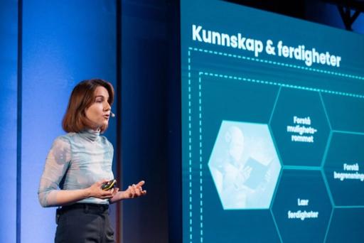 Dragana Trifunovic reiser for tiden landet rundt. med «KI ABC»-turneen for å hjelpe norske bedrifter i gang med kunstig intelligens. Foto: Johnny Vaet Nordskog