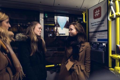 Meningen med digitalisering. Jo bedre Ruter blir, jo mindre vil man merke til Ruter, enten det er dag eller natt, mener Bernt Reitan Jenssen. Her fra lanseringen av Ruters nye nattbusstilbud. Foto: Ruter As/Redink Krister Sørbø