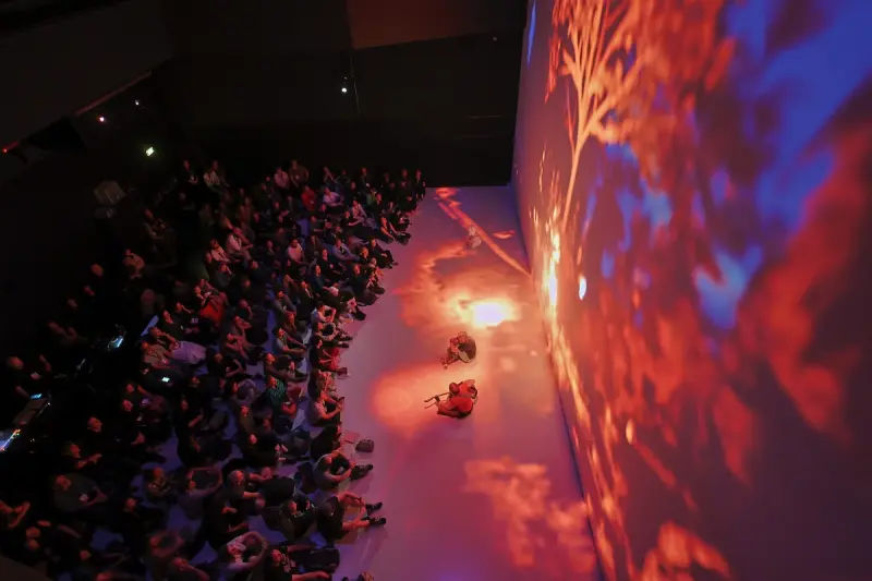 Teater med chatbot i hovedrollen. Foto: Ars Electronika