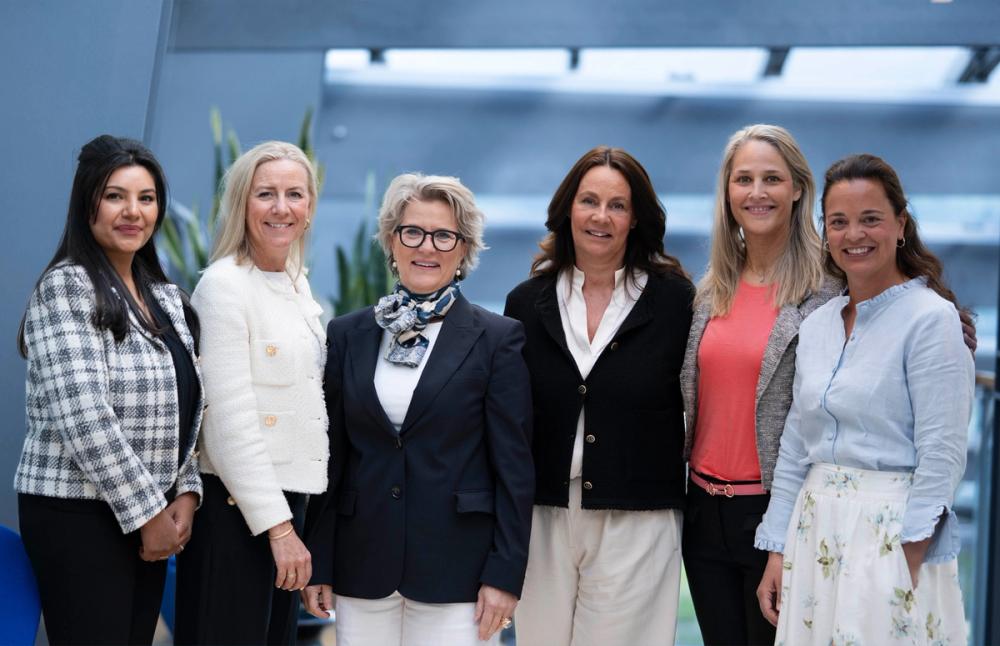 Kainaat Qaiser Mir (ODA-Nettverk), Kine Dahl (ODA-Nettverk), Benedicte Schilbred Fasmer (Telenor Group), Birgitte Engebretsen (Telenor Norge), Kristine Hofer Næss (ODA-Nettverk)og Liv Dingsør (Digital Norway).