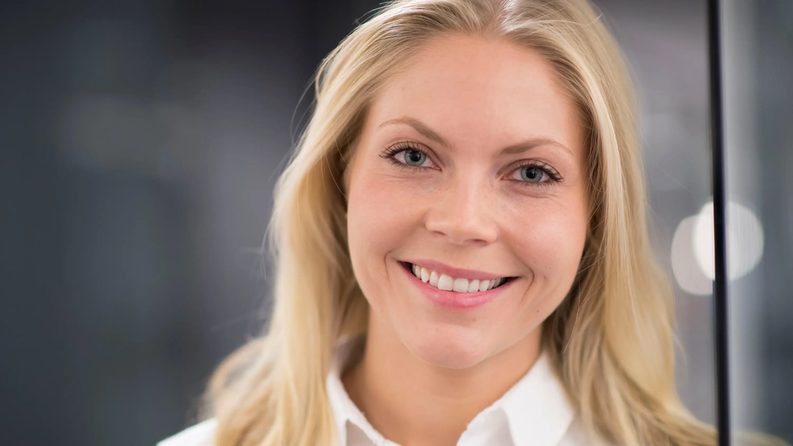 Karoline Hval i Gjensidige mener god KI-innføring handler like mye om nysgjerrighet og lysten til å lære som om selve teknologien. (Foto: privat)