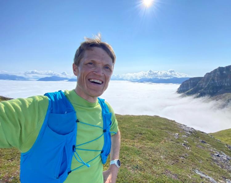 – Teknologien utvikler seg fra dag til dag. Skal man lykkes, er det en forutsetning at man er i stand til å endre måten man jobber på. Da må det også være rom til å prøve, feile og teste, sier Bård Fyhn, postdoktor i organisasjonspsykologi ved NHH Norges Handelshøyskole. Ellers er Fyhn en ivrig orienteringsløper og fjellentuasist. (Foto: Privat)