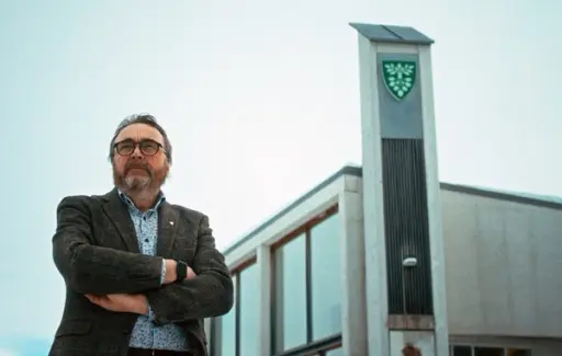 STORE KONSEKVENSER: Kommunaldirektør Ole Magnus Stensrud opplevde det ingen ønsker å oppleve i egen virksomhet da Østre Toten kommune ble rammet av et cyberangrep. Alle foto og video: Harald Spjelkavik / NewsLab