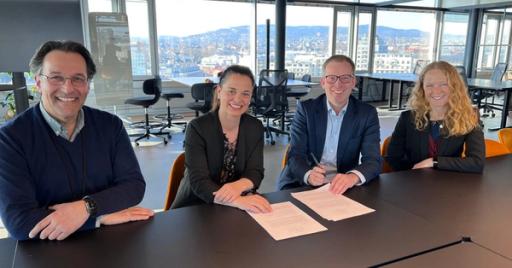 SAMARBEIDER: Fra venstre Eirik Andreassen og Liv Dingsør fra DigitalNorway og Håkon Haugli og Helle Øverbye fra Innovasjon Norge.