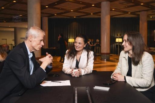 – Dette er nybrottsarbeid, slik jeg ser det. Det er ikke veldig mange lignende eksempler å se til, sier Holte (til venstre), om den forestående digitale omorganiseringen av Nav (Foto: Jan Tore Eriksen)