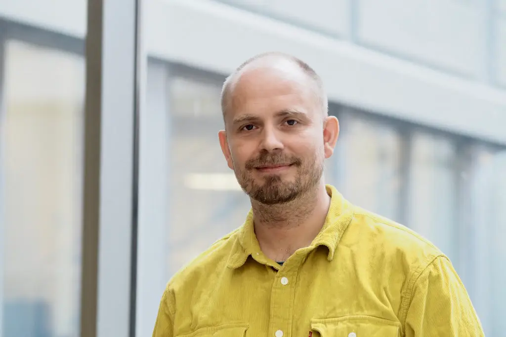 – GDPR ble for eksempel skrevet før KI-agenter, mens KI-forordningen skrives mens utviklingen raser avgårde, sier Trygve Karper, gründer av KI-selskapet Riff. (Foto: Privat)
