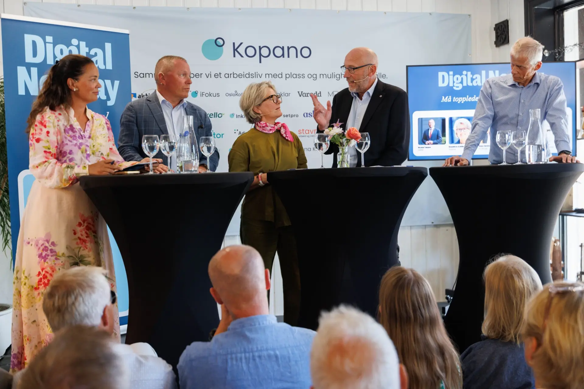 NTNU-rektor Tor Grande (nummer fire fra venstre) advarte mot en mulig bakside ved KI i utdanningen: – Det er kun de beste som blir bedre av KI i en læringsprosess. (Foto: Øyvind Ganesh)