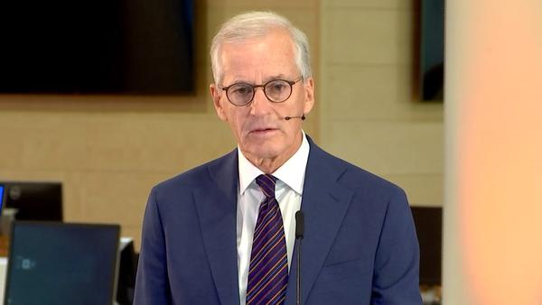 – Kunstig intelligens endrer samfunnet vårt raskt. Vi skal ha kontroll over utviklingen, forstå teknologien og bruke kunstig intelligens for å styrke velferden og verdiskapingen i Norge, sa Jonas Gahr Støre under lanseringen av «KI-milliarden». (Foto: Skjermbilde / Regjeringen.no)