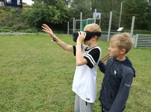 Det er der men er ikke der, liksom. MagiMask er en Augmented Reality (AR)-maske med en linse som skaper en seeropplevelse tilsvarende en 100-tommers tv – et komplett AR-verktøy med et økosystem av applikasjoner.