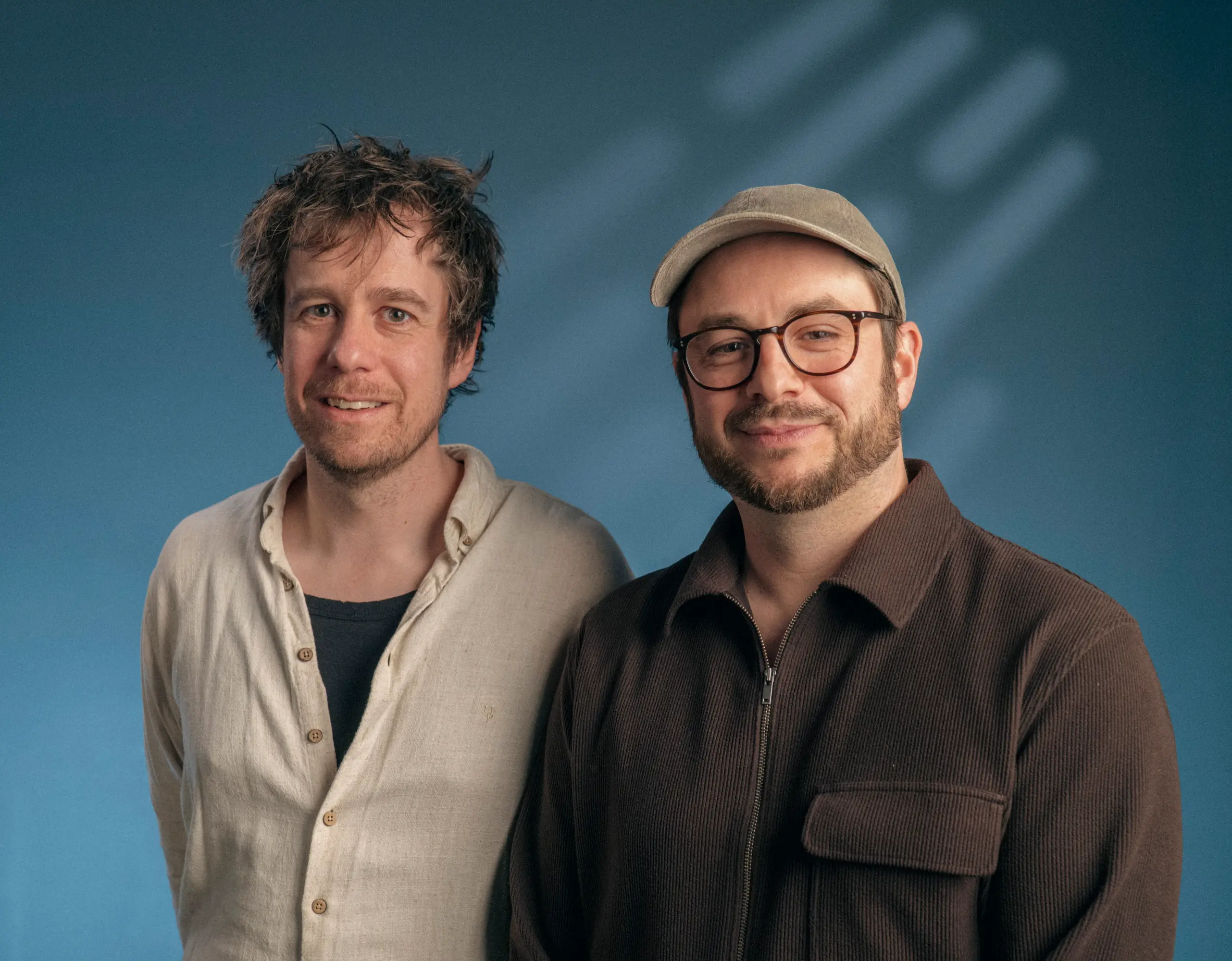 Spørsmålet om tek og teater kan forenes inspirerte dramaturg Anders Hasmo og regissør Peer Perez Øian til å gi hovedrollen til en chatbot. – Jobben vår som teaterfolk er å ta opp store spørsmål i folks bevissthet. Foto: Digital Norway