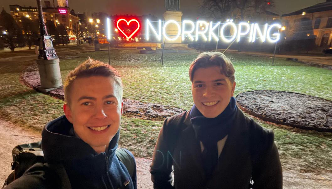 – Rundt 96 prosent av all programvare som brukes i Norge er amerikansk. Nå har vi en historisk mulighet til å begynne å utvikle våre egne systemer, og det mener vi det er viktig å sette fokus på, sier Mikael Steenbuch (til høyre), her sammen med medgründer og medarrangør Erik Bohne (Foto: Privat)