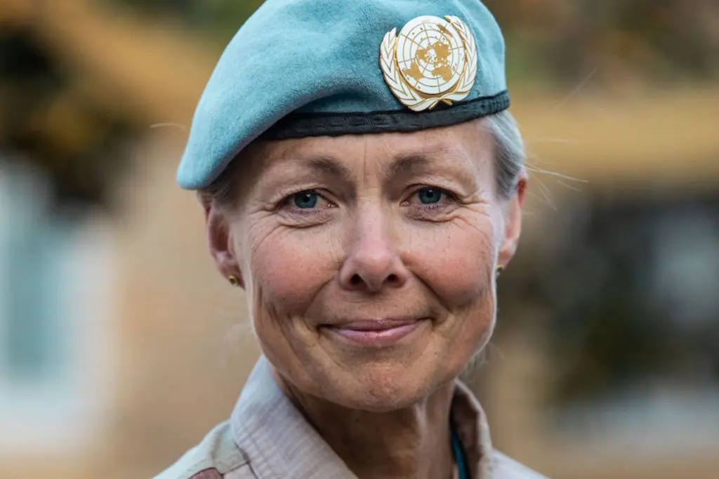 – Sikkerhet, samfunn og teknologi er så tett vevd sammen at det som tidligere var støttefunksjoner er blitt strategiske mål i seg selv, Ingrid Gjerde, sjef for Forsvarsstaben. (Foto: Forsvaret)