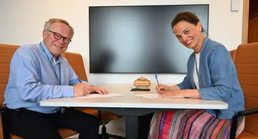 INNGÅR SAMARBEID: Direktør Lars Peder Brekk i Brønnøysundregistrene og Liv Dingsør, leder i DigitalNorway.